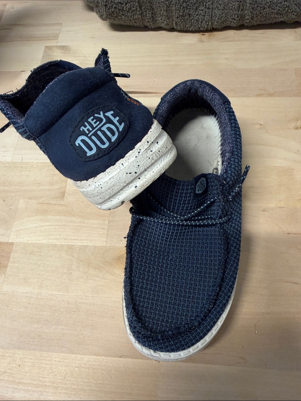Hey Dude’s youth size 3. No insoles
